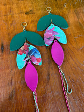 Load image into Gallery viewer, Leather flower earrings 4620