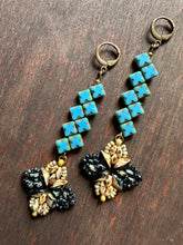 Load image into Gallery viewer, Floral Drop Earrings 4657
