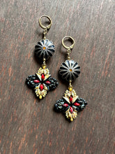 Load image into Gallery viewer, Floral Drop Earrings 4655
