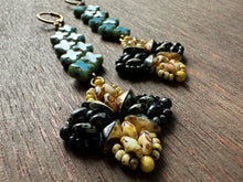 Load image into Gallery viewer, Floral Drop Earrings 4657
