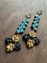 Load image into Gallery viewer, Floral Drop Earrings 4657
