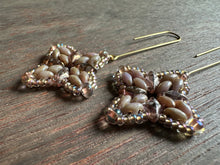 Load image into Gallery viewer, Blush Mist Floral Drop Earrings 4660
