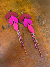 Load image into Gallery viewer, Leather flower earrings 4619
