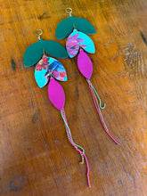 Load image into Gallery viewer, Leather flower earrings 4620
