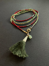 Load image into Gallery viewer, Fancy Simple Beaded Necklace 3890
