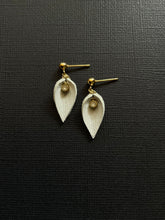Load image into Gallery viewer, Leather Drop Stud Earrings 3914
