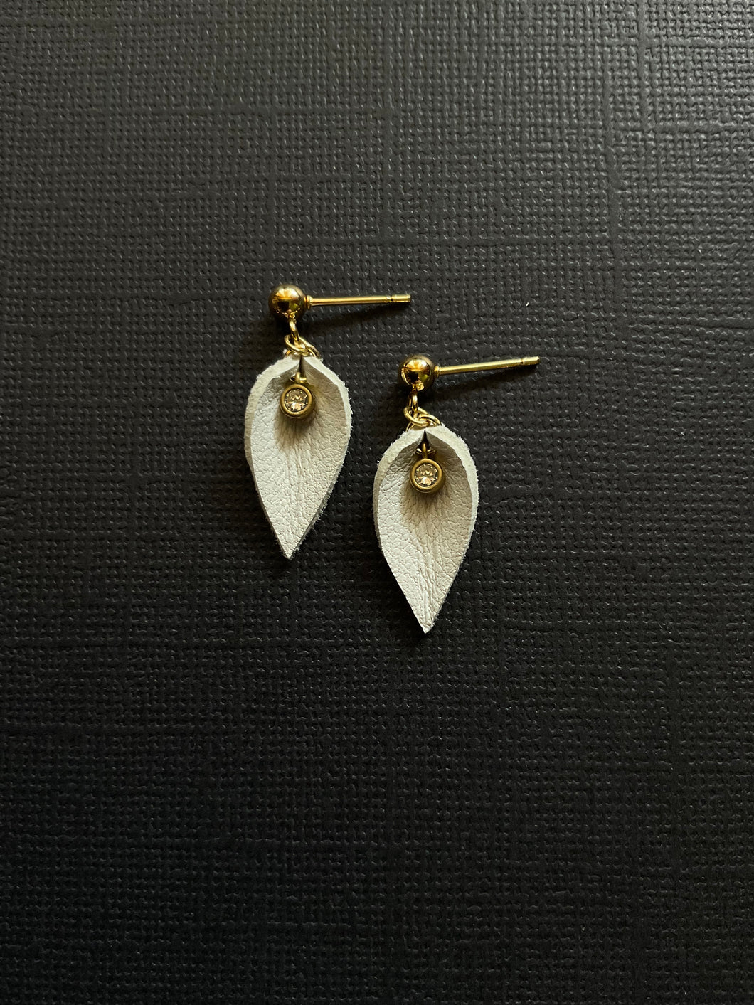 Leather Drop Stud Earrings 3914