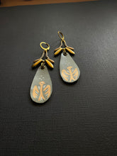 Load image into Gallery viewer, Beaded Leather Drop Earrings 3952
