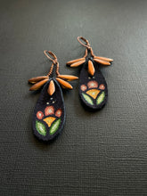 Load image into Gallery viewer, Beaded Leather Drop Earrings 3953
