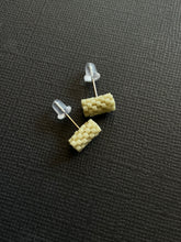 Load image into Gallery viewer, Beaded Stud Earrings 3969
