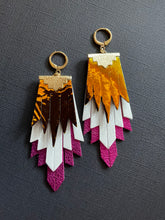 Load image into Gallery viewer, Leather Drop Earrings 4199
