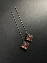 Load image into Gallery viewer, Quatrefoil Threader Earrings 4428
