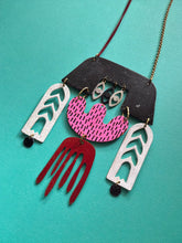 Load image into Gallery viewer, Carnival 1935 Pendant 4512

