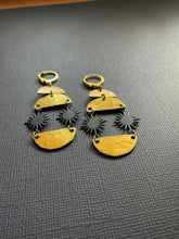 Load image into Gallery viewer, Double Star Burger Earrings 2477
