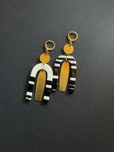 Load image into Gallery viewer, Brass+Bead Drop Earrings 2486
