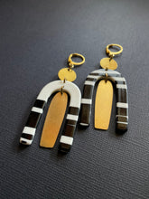 Load image into Gallery viewer, Brass+Bead Drop Earrings 2486

