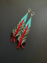 Load image into Gallery viewer, Medium Hawa’a Earrings 3004
