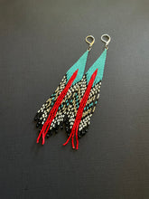 Load image into Gallery viewer, Medium Hawa’a Earrings 3005
