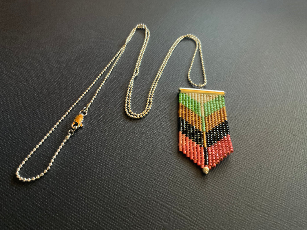Beaded pendant 2382