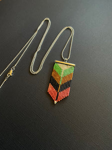 Beaded pendant 2382